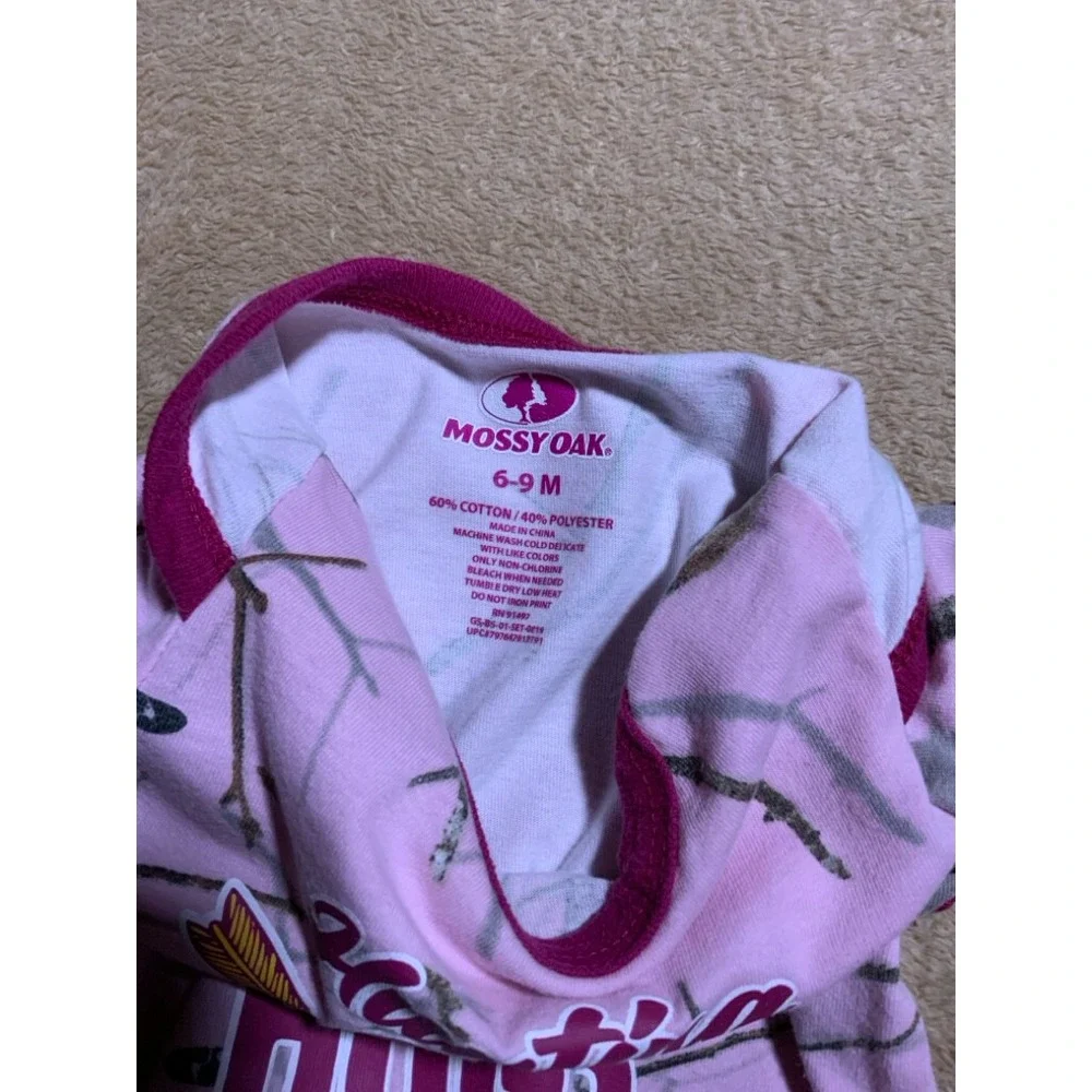 Baby Girls Mossy Oak 2pc Set Sz 6-9 Months Bodysuit Pink Camo Hearts‎ Hug Outfit
